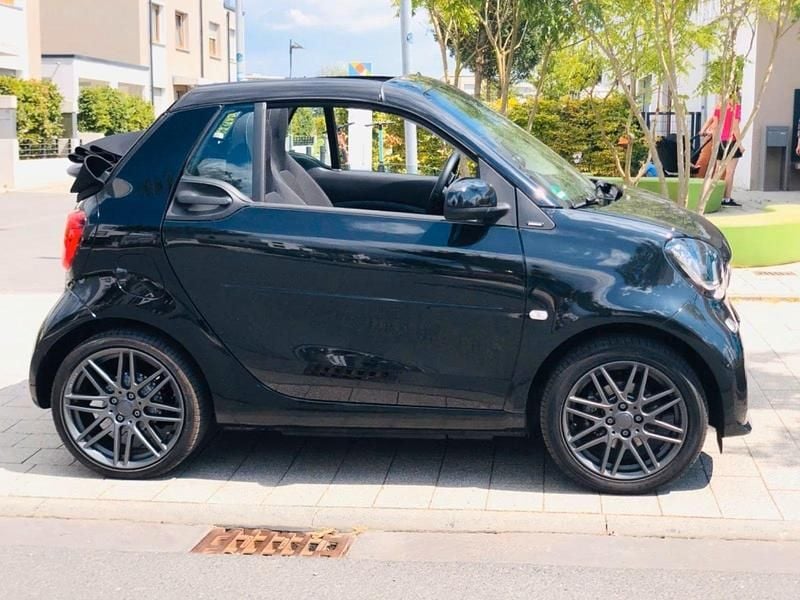Gebraucht Smart ForTwo Cabrio Brabus 90 PS (66 kW) 2018 Schwarz Cabrio