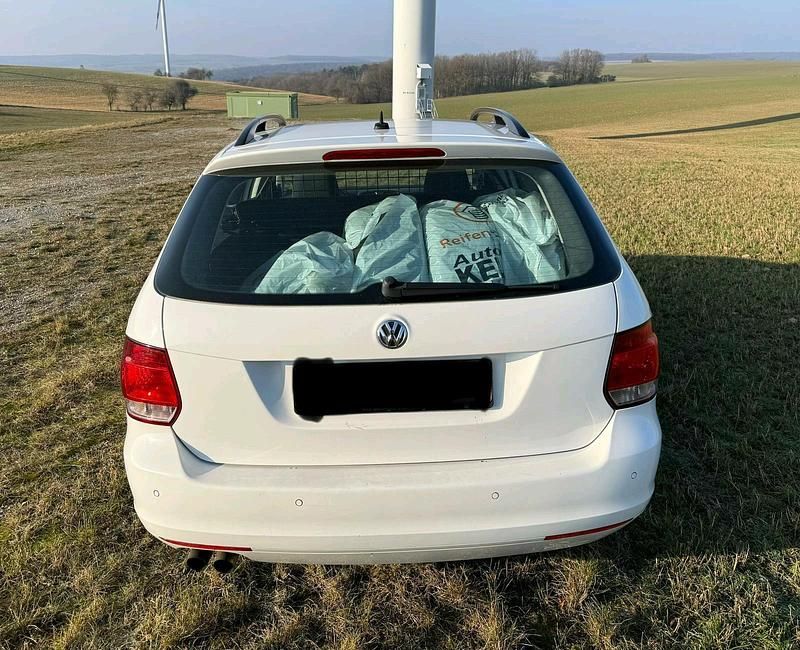 Gebraucht VW Golf VI 105 PS (77 kW) 2011 Weiß Kleinwagen