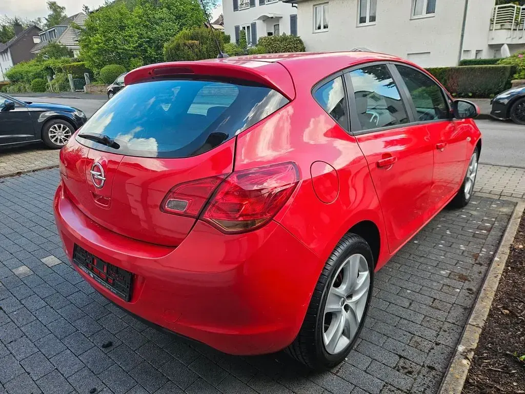 Gebraucht Opel Astra Cosmo 116 PS (85 kW) 2010 Rot Limousine