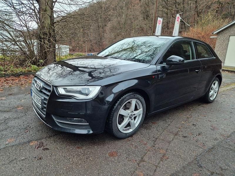 Schwarz Gebraucht 2013 Audi A3 S-Line Limousine | 9.490 € (Fairer Preis) - Bild 1/4