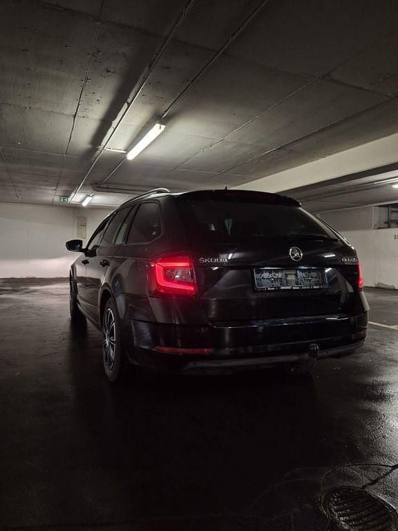 Gebraucht Skoda Octavia Ambition 150 PS (110 kW) 2020 Schwarz Kombi
