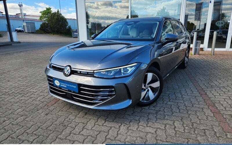 Grau Gebraucht 2024 VW Passat Elegance Kombi | 37.980 € (Etwas zu teuer) - Bild 1/4