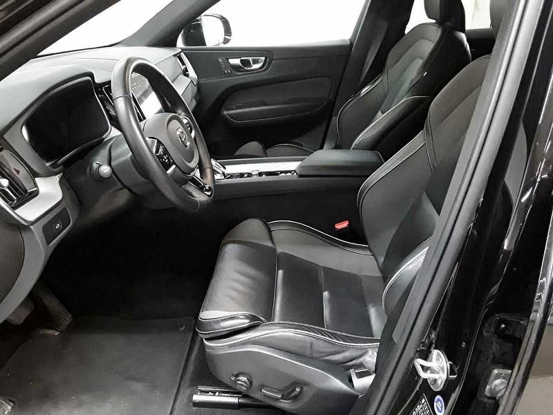 Usado Volvo XC60 Plus 197 HP (144 kW) 2023 Preto SUV