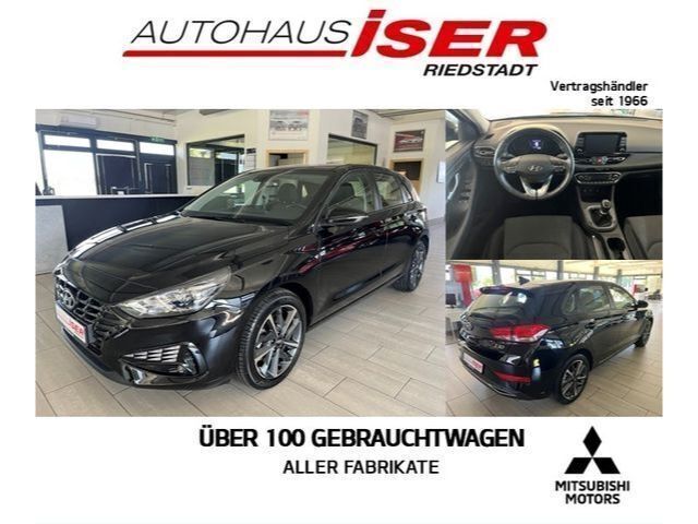 Abyssblack (metallic) Gebraucht 2024 Hyundai i30 Pure Limousine | 19.590 € (Fairer Preis) - Bild 1/4