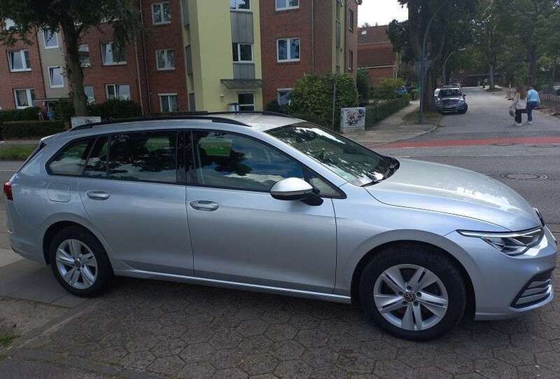 Silber Gebraucht 2021 VW Golf VIII Life Kombi | 17.950 € (Fairer Preis) - Bild 1/4