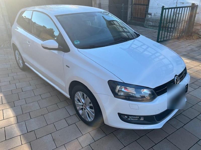 Weiß Gebraucht 2013 VW Polo Life Kleinwagen | 5.549 € (Fairer Preis) - Bild 1/4