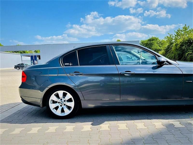 Gebraucht BMW 320 150 PS (110 kW) 2005 Grau Limousine
