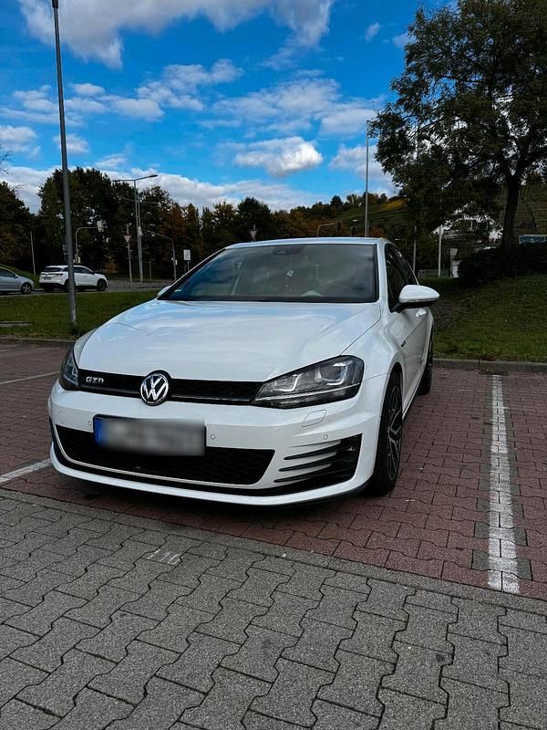 Weiß Gebraucht 2016 VW Golf Sportline Limousine | 13.001 € (Guter Preis) - Bild 1/4