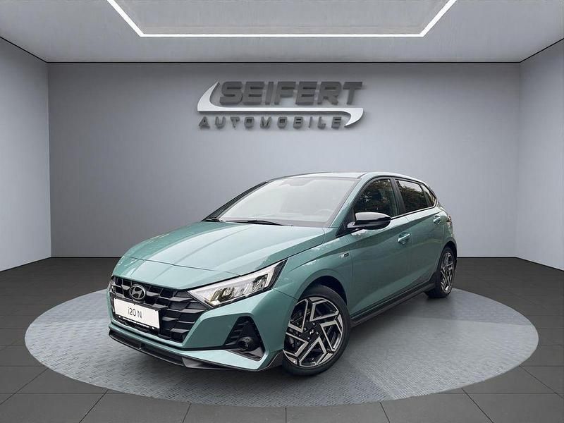 Neu Hyundai i20 N Line 101 PS (74 kW) 2025 Mangrove green / mic Limousine