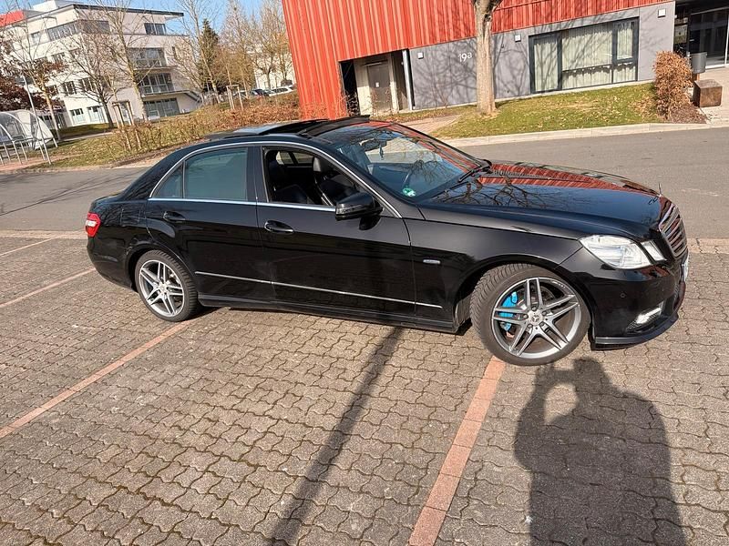 Gebraucht Mercedes E350 AMG 231 PS (169 kW) 2010 Blau Limousine