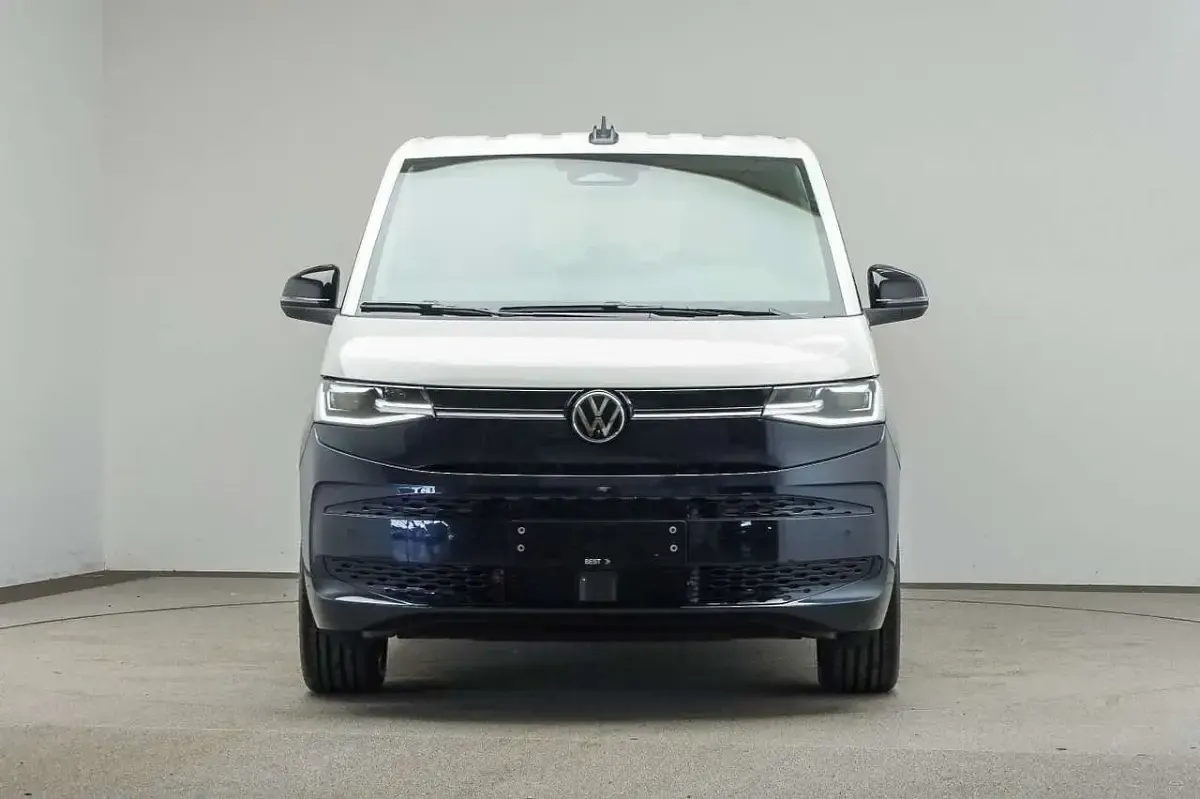 Neu VW Multivan Life 150 PS (110 kW) 2026 Candyweiß/ starlight blue met Van / Kleinbus