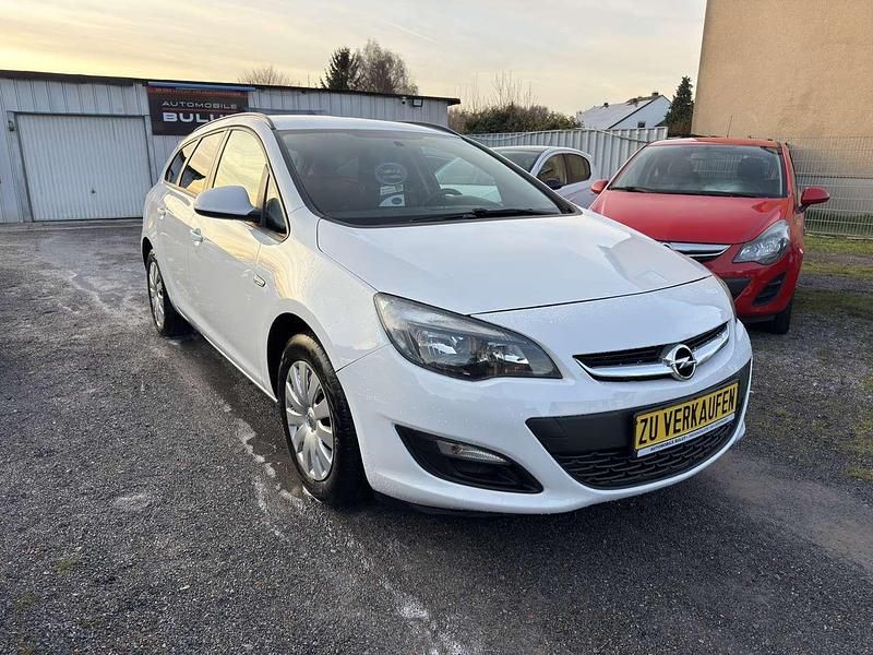 Gebraucht Opel Astra Selection 116 PS (85 kW) 2015 Weiß Kombi