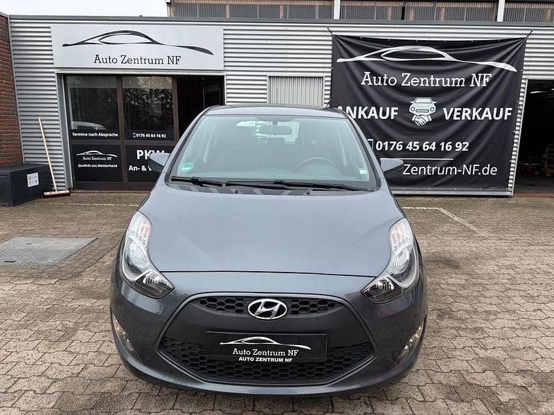 Gebraucht Hyundai ix20 Classic 90 PS (66 kW) 2016 Grau Kleinwagen