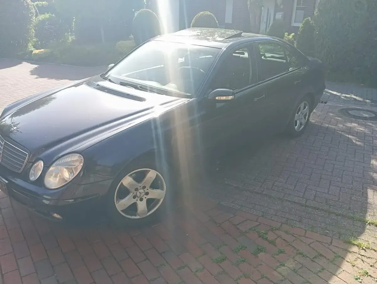 Gebraucht Mercedes E220 150 PS (110 kW) 2003 Blau Limousine