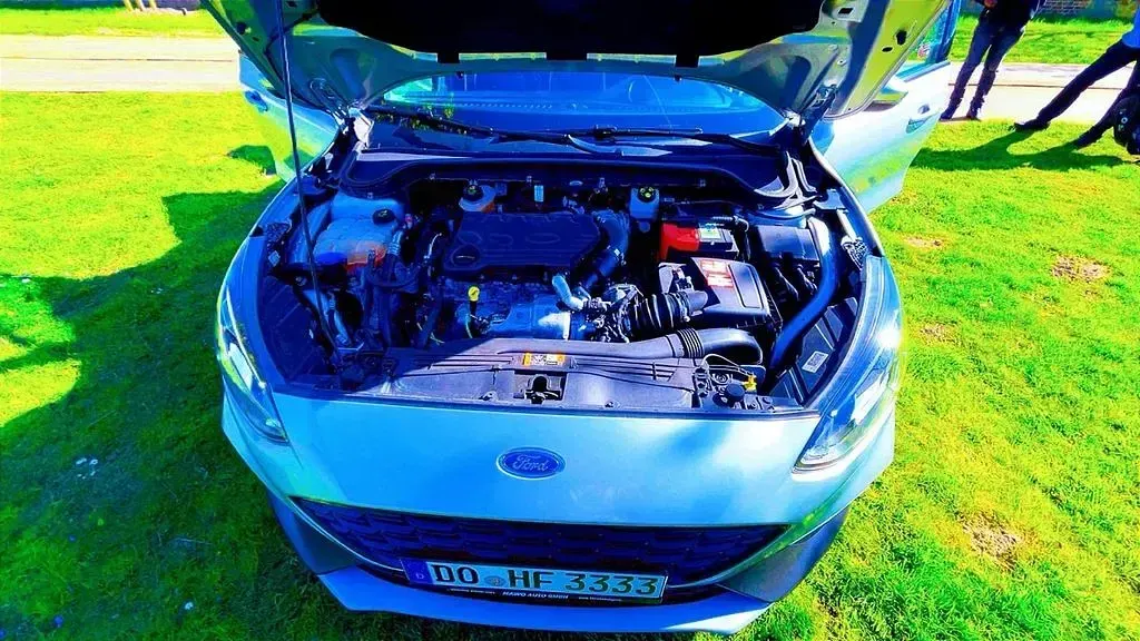Używany Ford Focus Active 120 KM (88 kW) 2020 Srebrny Sedan/Limuzyna