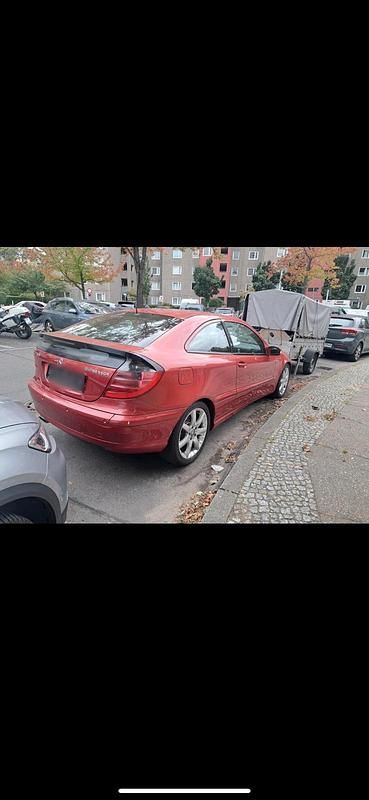 Gebraucht Mercedes 220 141 PS (103 kW) 2004 Rot Kombi