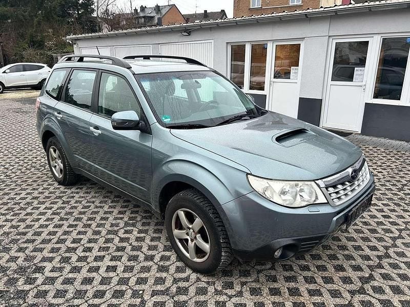 Gebraucht Subaru Forester Active 147 PS (108 kW) 2011 Silber SUV