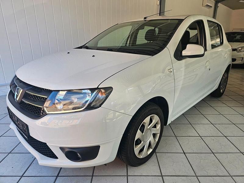 Weiß Gebraucht 2014 Dacia Sandero Lauréate Kleinwagen | 3.980 € (Guter Preis) - Bild 1/4