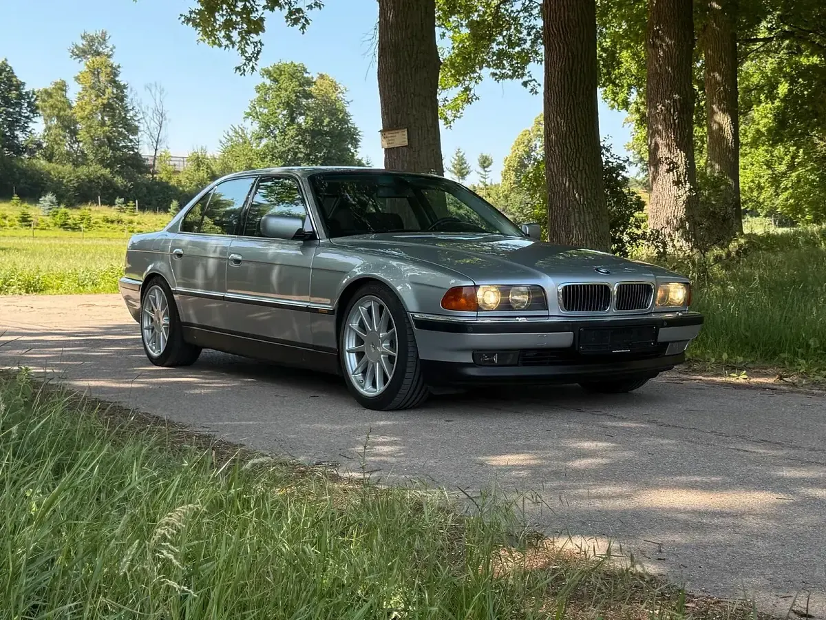 Gebraucht BMW 750 326 PS (239 kW) 1997 Silber Limousine
