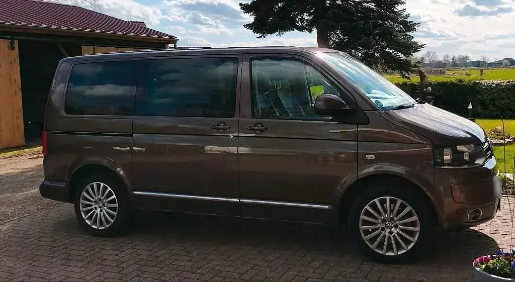 Usata VW Multivan Highline 180 CV (132 kW) 2010 Marrone Monovolume