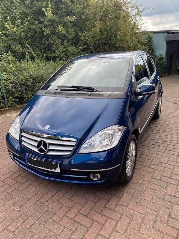 Blau Gebraucht 2011 Mercedes A180 Elegance Van / Kleinbus | 7.500 € (Fairer Preis) - Bild 1/4