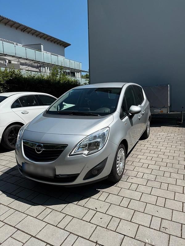 Silber Gebraucht 2011 Opel Meriva Van / Kleinbus | 4.750 € (Teuer) - Bild 1/4