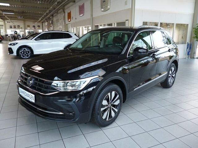 Gebraucht VW Tiguan Move 150 PS (110 kW) 2024 Schwarz SUV