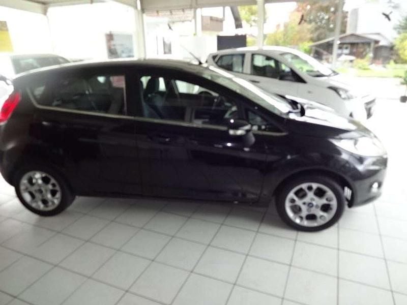 Schwarz Gebraucht 2012 Ford Fiesta Titanium Kleinwagen | 5.200 € (Fairer Preis) - Bild 1/4