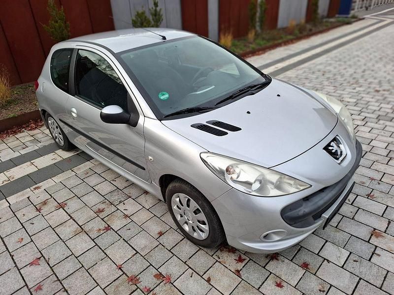 Silber Gebraucht 2011 Peugeot 206+ Kleinwagen | 1.199 € (Superpreis) - Bild 1/4