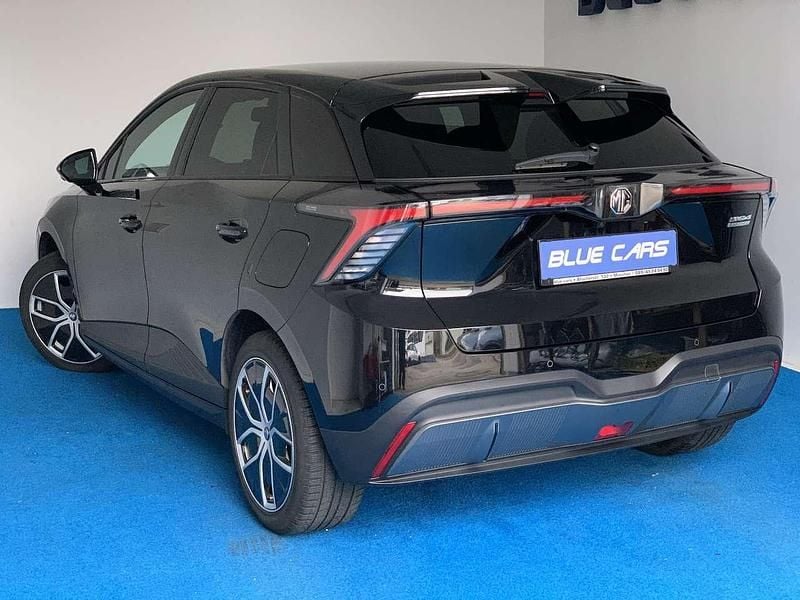 Gebraucht MG MG4 EV Luxury 150 kW (204 PS) 2022 Pebble black (metallic) Kleinwagen