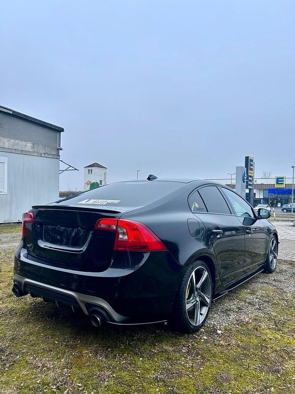 Gebraucht Volvo S60 R-Design 181 PS (133 kW) 2015 Schwarz Limousine