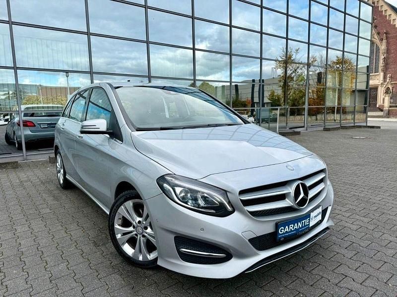 Gebraucht Mercedes B180 122 PS (89 kW) 2015 Silber Van / Kleinbus