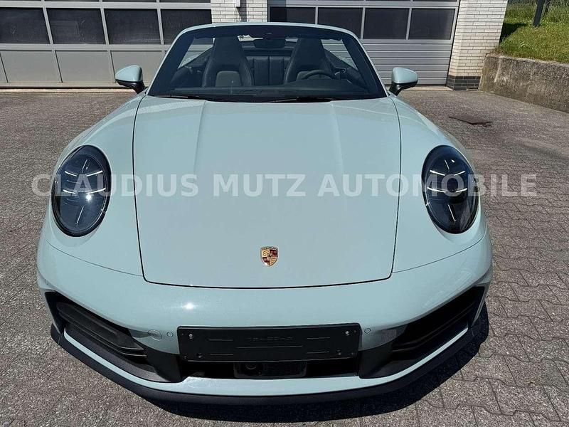 Gebraucht Porsche 992 394 PS (289 kW) 2025 Shadegreen metallic Cabrio