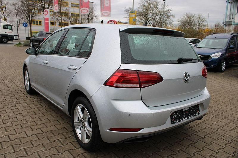 Gebraucht VW Golf VII 116 PS (85 kW) 2018 Silber Limousine