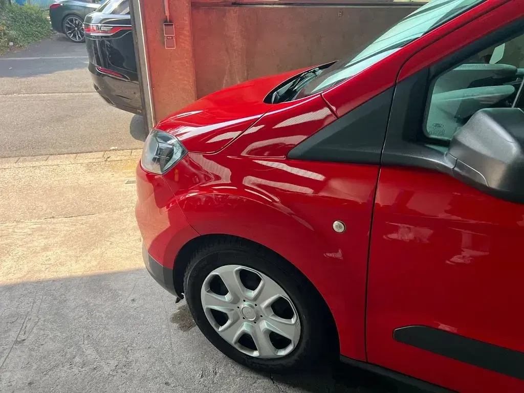 Gebraucht Ford Transit Trend 101 PS (74 kW) 2019 Rot Van / Kleinbus
