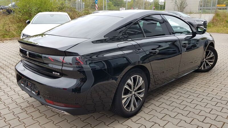 Gebraucht Peugeot 508 Allure 131 PS (96 kW) 2022 Lackierung schwarz perla nera/ Limousine