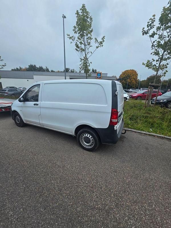Weiß Gebraucht 2015 Mercedes Vito Van / Kleinbus | 11.500 € (Superpreis) - Bild 1/4