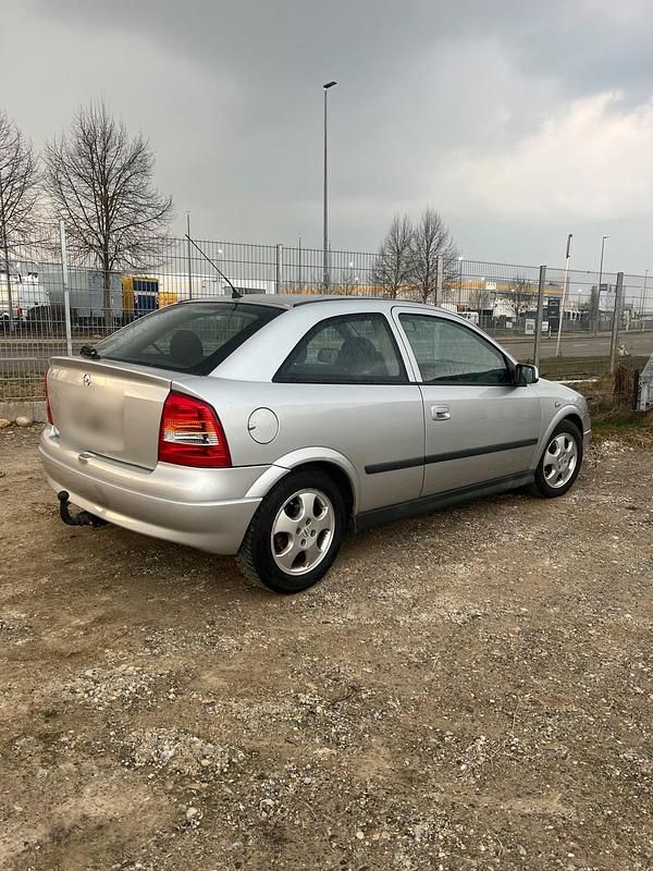 Gebraucht Opel Astra 101 PS (74 kW) 2002 Silber Kleinwagen
