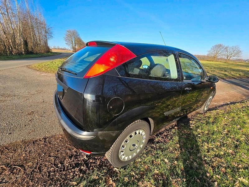 Usata Ford Focus 100 CV (73 kW) 2004 Nero Utilitaria