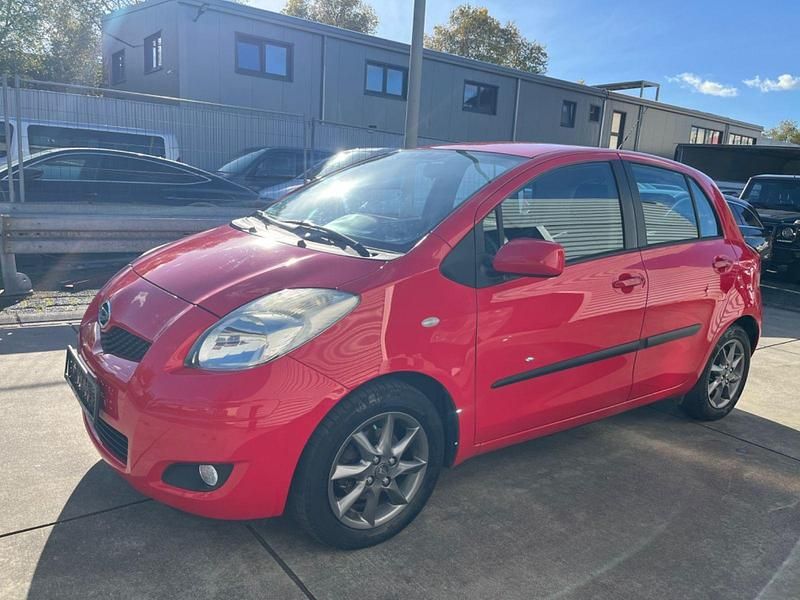 Rot Gebraucht 2012 Daihatsu Charade Kleinwagen | 3.990 € - Bild 1/4