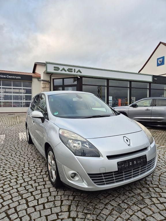 Silber Gebraucht 2011 Renault Scénic III Dynamique Van / Kleinbus | 2.800 € (Fairer Preis) - Bild 1/4