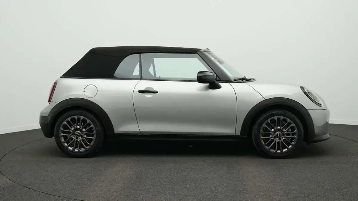 Gebraucht Mini Cooper Cabriolet Favoured 163 PS (119 kW) 2025 Grau Cabrio
