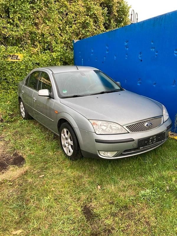 Grau Gebraucht 2004 Ford Mondeo Ghia Limousine | 499 € (Superpreis) - Bild 1/4
