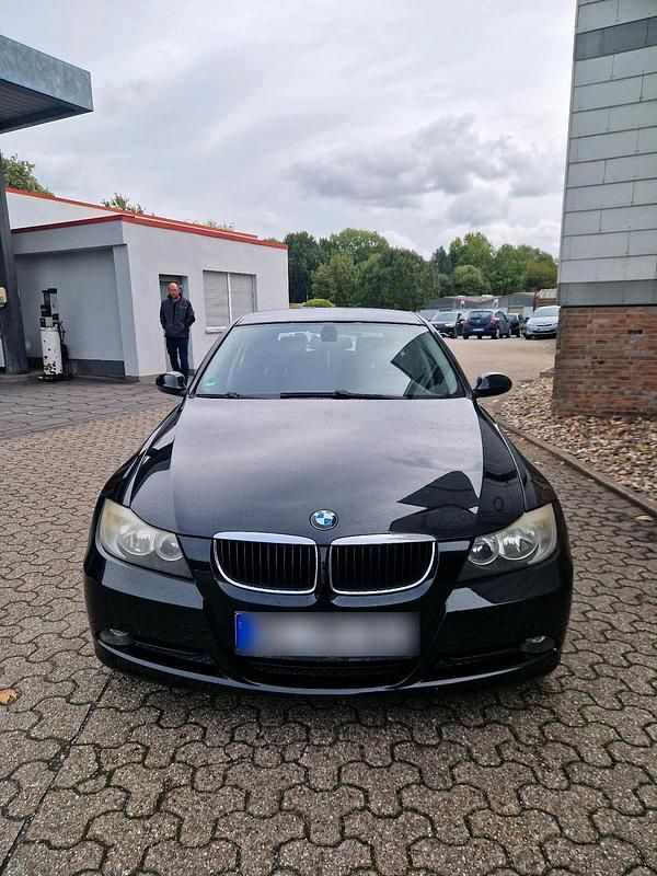 Schwarz Gebraucht 2006 BMW 318 Kombi | 1.999 € (Superpreis) - Bild 1/4