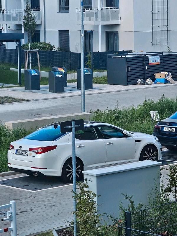 Weiß Gebraucht 2012 Kia Optima Limousine | 10.500 € (Fairer Preis) - Bild 1/4