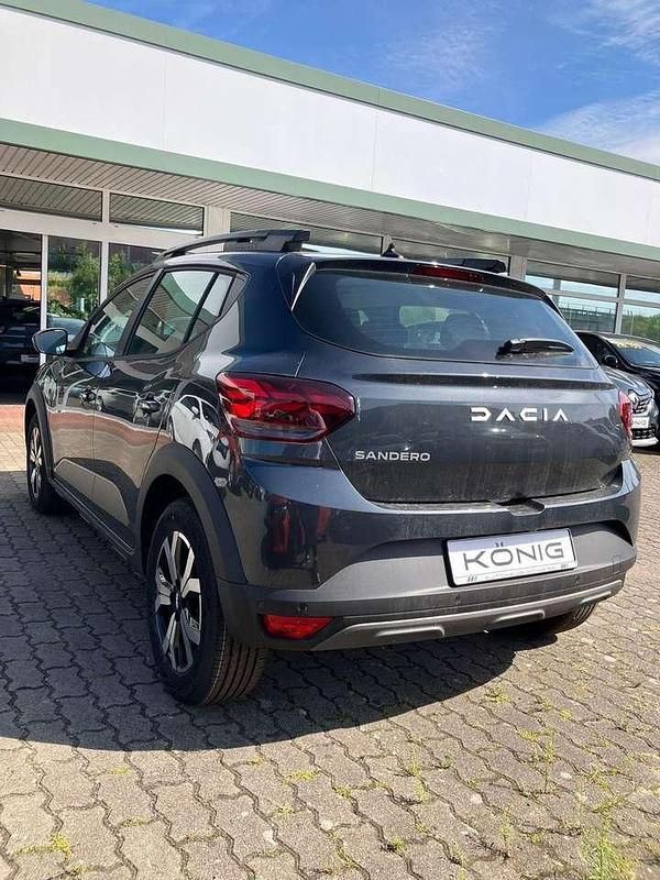 Gebraucht Dacia Sandero Expression 91 PS (66 kW) 2023 Kometengrau metallic Kleinwagen