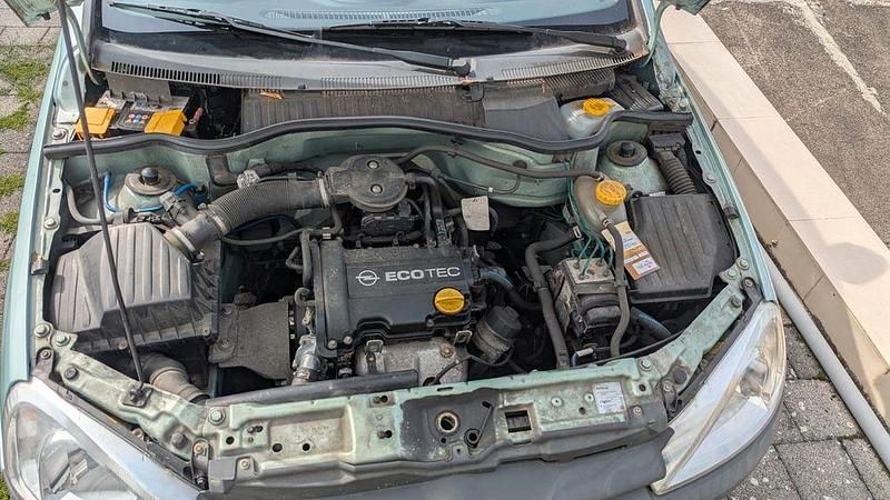 Grün Gebraucht 2001 Opel Corsa Limousine | 900 € (Guter Preis) - Bild 1/4