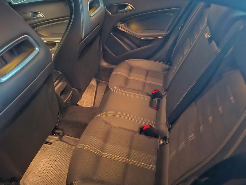 Gebraucht Mercedes GLA180 122 PS (89 kW) 2018 Weiß SUV