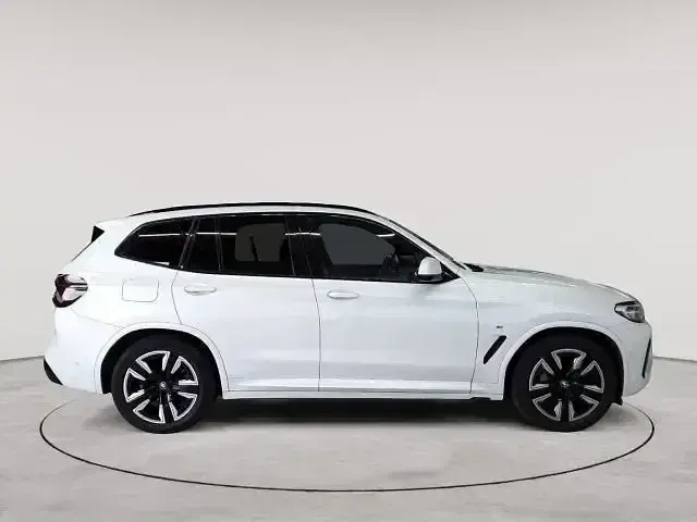 Gebraucht BMW iX3 Sport Line 210 kW (286 PS) 2023 Weiß SUV