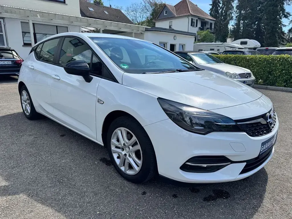 Usado Opel Astra 105 HP (77 kW) 2022 Branco Citadino